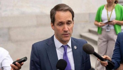 赖清德返台,解放军15艘舰船环绕台海,4枚空飘气球升空侦查