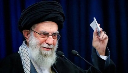 28:606,哈梅内伊被要求罢免,亲美派开始冒险,内奸被处以绞刑