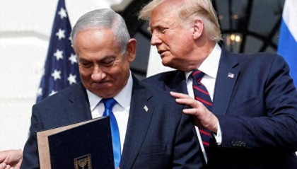 哈马斯最后一刻签字投降,加沙民众涌上街头庆祝,以色列真会信守承诺?