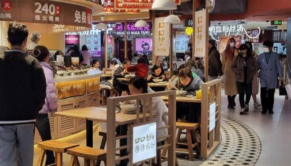 商铺168家,餐饮占了98家,商场正在变成大食堂