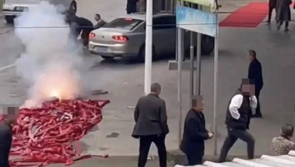 “杀父凶手出狱摆宴席”,最新回应