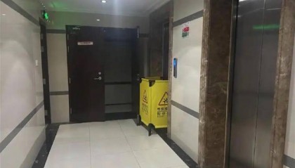 昆明一电梯从17楼下坠后又冲至33楼致业主身亡,家属:至今没看到监控