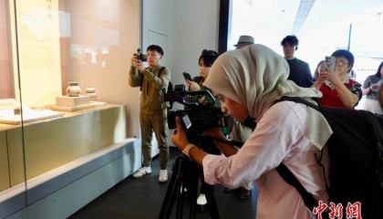 浙江杭州:中外媒体探访西湖 感受世界遗产之美