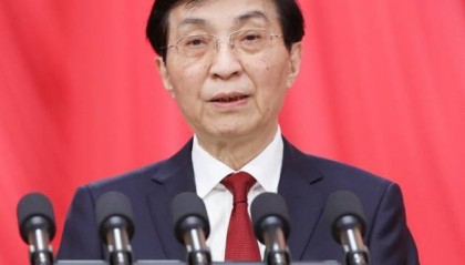 (现场实录)王沪宁代表政协第十四届全国委员会常务委员会作工作报告