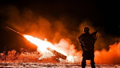 普京真正目的曝光?西方卫星突然发现:俄军45架轰炸机蓄势待发