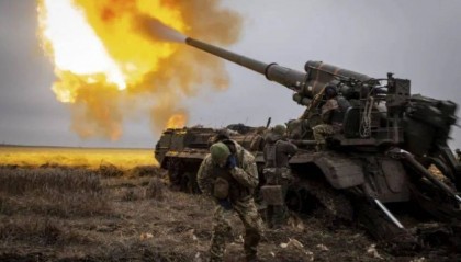 美国同时收到两大坏消息!俄军前线越打越猛,伊朗找美国索赔?普京不理会特朗普“最后期限”