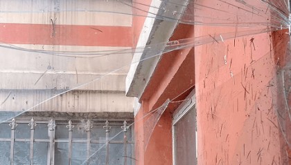 深夜“轰隆”一声巨响,大连女子家玻璃瞬间碎裂!竟是因为……