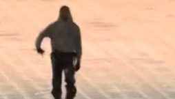 票价最高2680元!侃爷上海演唱会迟到后又提前退场,观众雨中高喊退票,律师分析