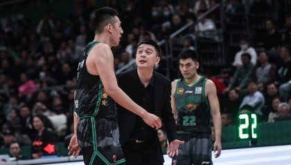 杨鸣:上海是四强甚至具备冲冠实力 赢下比赛很幸运