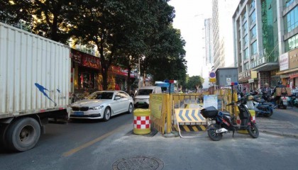 市民投诉:道路修好三个月又被挖开!深圳一区回应