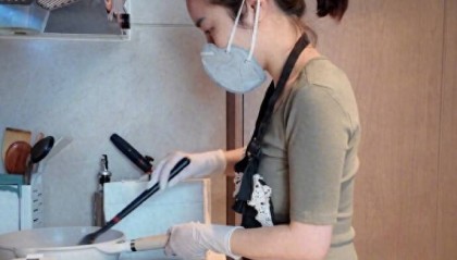 女子称穿瑜伽服上门做饭不是为流量:健身服是日常穿搭