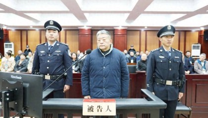 20年受贿1.5亿余元,原贵阳医学院附属医院党委副书记、院长王小林受贿案一审开庭