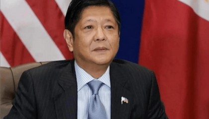 菲战舰逼近黄岩岛,解放军立即行动,马科斯加速清算莎拉先坐牢?