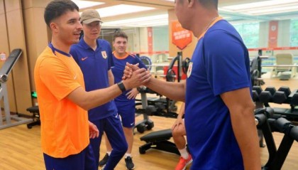 中超|泰山新援洛佩斯参加球队合练,他能带领后防线走出低谷吗?