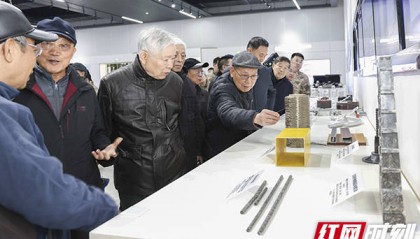 湖南省军区长沙退休干部休养所组织老干部走近“大国重器”