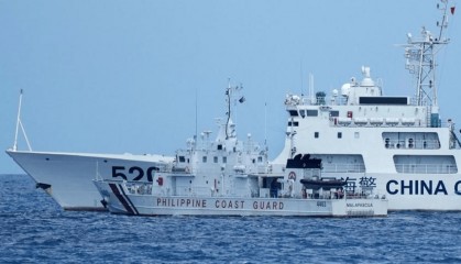 就在刚刚,南海突然一声巨响!菲不仅闯入黄岩岛,还想装惨炒作