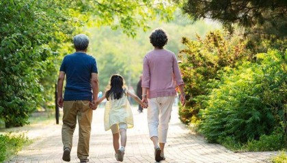 爸妈出去旅游 回来背上10年房贷,家属:一想到就来气