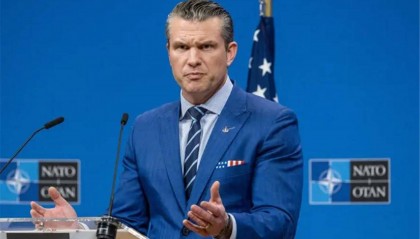 40万大军加速围华,美国四大部长对华下战书,美防长声称能赢中国