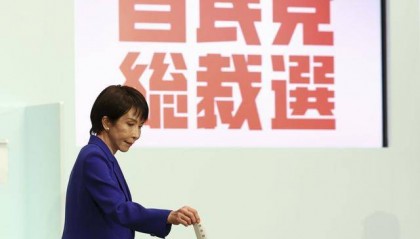 想当好日本首位女首相,得处理好这些“烂摊子”