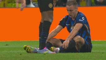 迪马:弗拉泰西倒地后小因本想换阿斯拉尼,弗拉泰西坚持踢完比赛