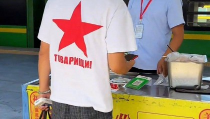 长沙火车站站台15元盒饭被赞“良心盒饭”,工作人员:十年没涨价,都是新鲜炒的