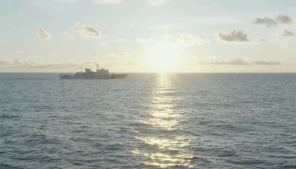 现场首次披露!侵权人员持枪、泼洒不明液体 中国海警6分钟成功处置