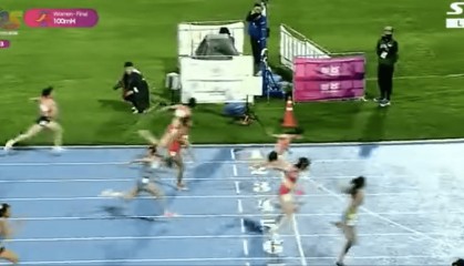 13秒07!吴艳妮获亚锦赛季军 妈妈:希望她尽快恢复以最佳状态迎接未来比赛