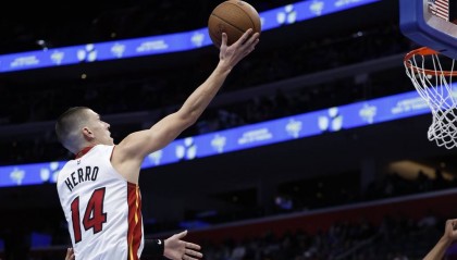 坎宁安21+9希罗空砍40分 活塞加时罚球绝杀热火