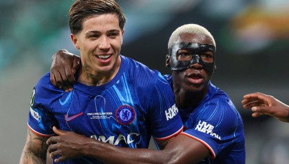 2.4亿顶级双中场!24岁恩佐+23岁凯塞多攻防结合,制霸中场斩巴黎