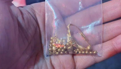 在长沙街头捡到20多克黄金,她赶紧掏出手机……