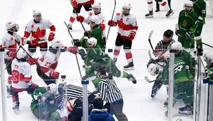 中国香港冰球队队员遭围殴,港协强烈谴责