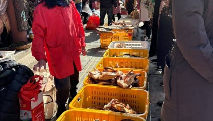 探访武汉柏泉“腊味一条街”:鸡鸭鱼鹅皆可“腊”,以“千斤”“万斤”为计量单位