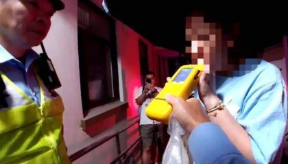 上海一女子开车肇事后,第一件事竟是逃回家喝酒……已被刑拘!