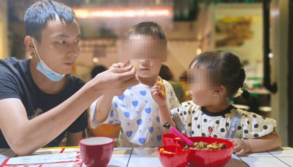 小伙高速桥上营救被困司机遭后车碰撞坠亡,家属起诉各方索赔200万元