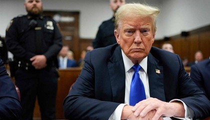 又创造历史,特朗普任职前将先出庭接受宣判