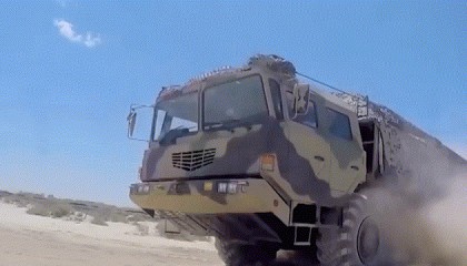 伊朗把间谍绑导弹上,中国电子侦察船现身波斯湾?又是开局一张图