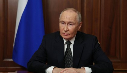 普京告诉特朗普,就算不用核弹你也会输,中国已出手卡住老美脖子