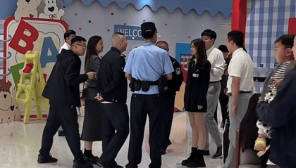 被网友莫名辱骂“上赶着当后妈”,江苏女子一年后“闯”对方婚礼要求道歉?当事人发声