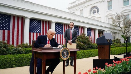 特朗普声称:愿意与中国打交道,但关税战将持续到“贸易逆差清零”为止