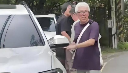 58岁歌手张宇病后满头银发身形消瘦引担忧,经纪人回应