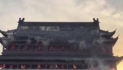 安徽凤阳明中都鼓楼瓦片脱落,目击者称持续一两分钟,官方:已进行勘查