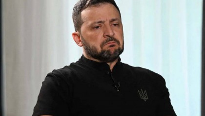 泽连斯基终于承认:乌军死亡10万,850万人外逃,乌克兰还能挤出多少动员兵?