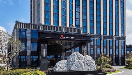 万豪酒店8888元一桌婚宴被曝使用预制菜:酒店方否认,业绩低迷多次被曝服务质量问题