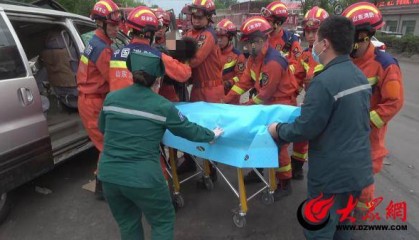 山东滨州:商务车失控撞上半挂车致女司机被困 消防紧急救援