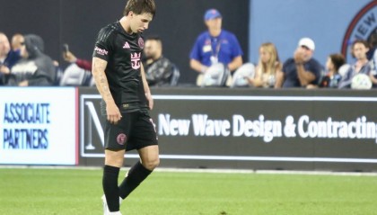 邓弗里斯被换下后的不满与齐沃的回应:愤怒是球员的动力源泉