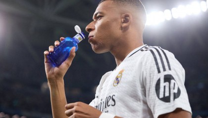 大哥的指点!本泽马:姆巴佩非9号位球员 但要为皇马踢好中锋