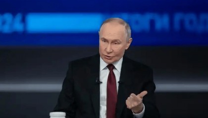 地点莫斯科,普京会见一尊贵客人,泽连斯基万没料到,背后空无一人