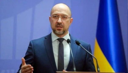 泽连斯基走投无路?签字当天, 5 国代表首次同桌,消息迅速传遍全球