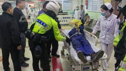1小时车程仅25分钟赶到!南宁男子手指被割断,交警紧急护送就医