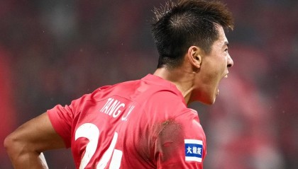 转会风向标:泰山首签只差官宣 莱昂纳多加盟海港被确认